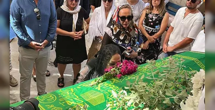 Safiye Soyman, Oğlu Harun Akaröz'ü ölüm yıl dönümünde andı