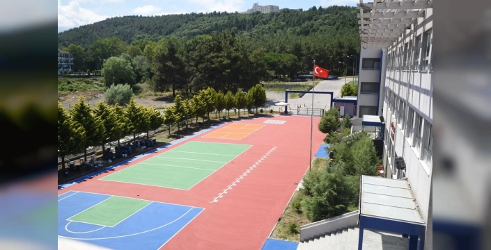 Samsun'da Örnek Proje: OMÜ Vakfı Koleji'nde 4 Bin Metrekarelik Spor Alanı Yenilendi
