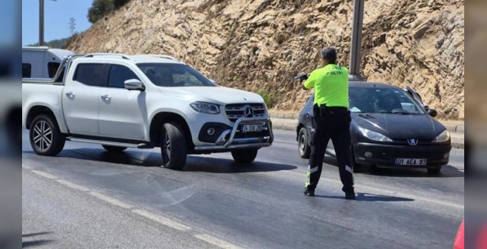 Şarkıcı Dilan Çıtak, Bodrum'da polisleri tehdit etti: Gözaltına alındı