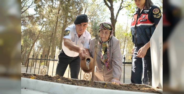 Şehit Annesinin Duası Kabul Oldu: Vali Canbolat'tan Yürek Isıtan Hareket