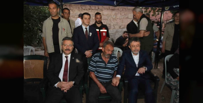 Şehit Tolunay Kocaman'ın Ailesine Taziye Ziyareti: Bakan Yumaklı ve Vali Aksoy'dan Başsağlığı