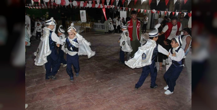 Siirt'te Geleneksel Sünnet Şöleni: 26 Çocuk Sünnet Oldu