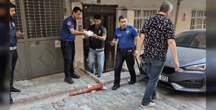Sultangazi'de polis ekiplerine bıçaklı saldırı