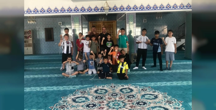 Tercan'da Kuran Kursu Öğrencilerine Hediye