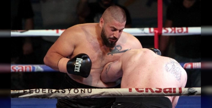 Umut Camkıran, WBC Asya Ağır Sıklet Kemerini Korudu