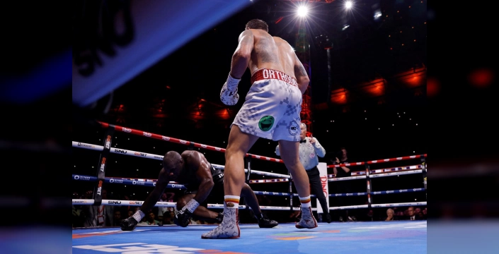 Usyk, Dubois'u Nakavt Etti: Dört Kemer Şampiyonluğunu Korudu