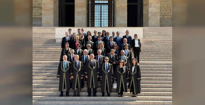 Uyuşmazlık Mahkemesi Anıtkabir'i ziyaret etti