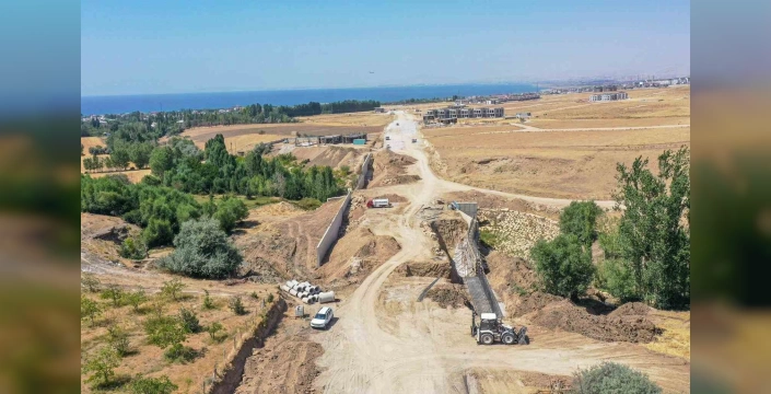 Van'da 11 kilometrelik Elmalık Yolu'nun İnşası Hızla Devam Ediyor