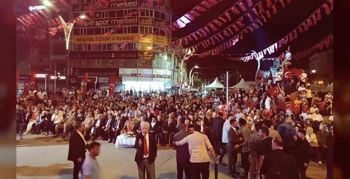 Van'da 15 Temmuz yürüyüşü: Binlerce kişi demokrasi için yürüdü