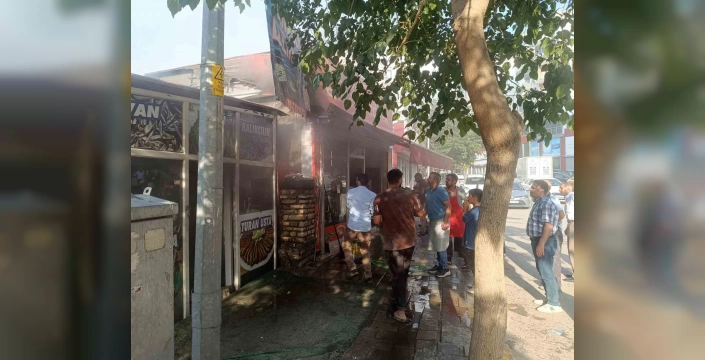 Van'da iş yeri yangını: Maddi hasar var