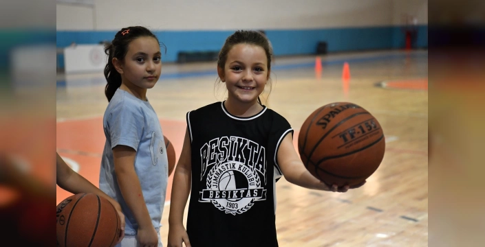 Yeşilyurt Belediyesi'nden Gençlere Basketbol Desteği: Geleceğin Şampiyonları Yetişiyor
