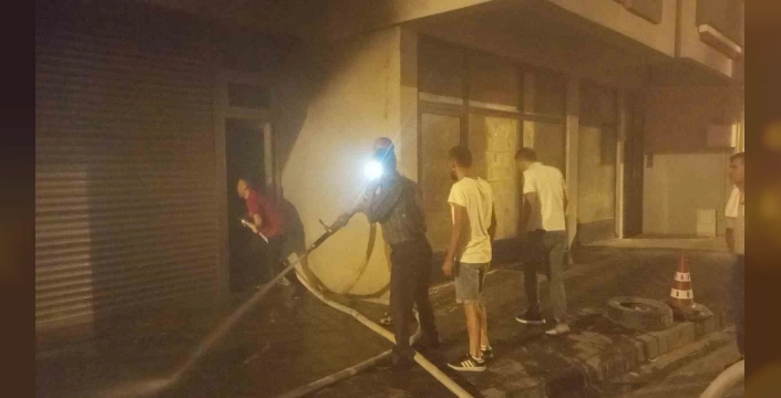 Zonguldak'ta yangın paniği: Boya deposunda çıkan yangın apartmanı duman bastı