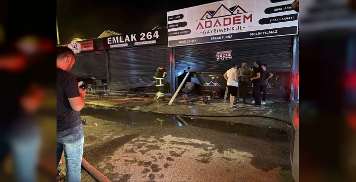 Adapazarı'nda dükkan yangını: 4 iş yeri zarar gördü