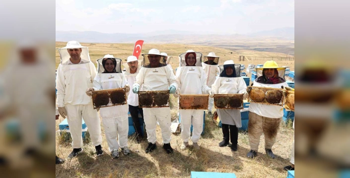 Ağrı'da bal üretimi artıyor: Kadınlar arıcılıkta öne çıkıyor