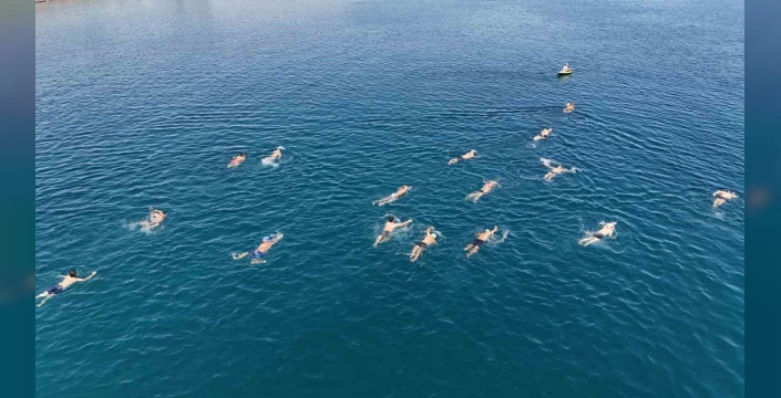 Ahlat'ta anlamlı yüzme maratonu: Erol Karaömeroğlu anısına