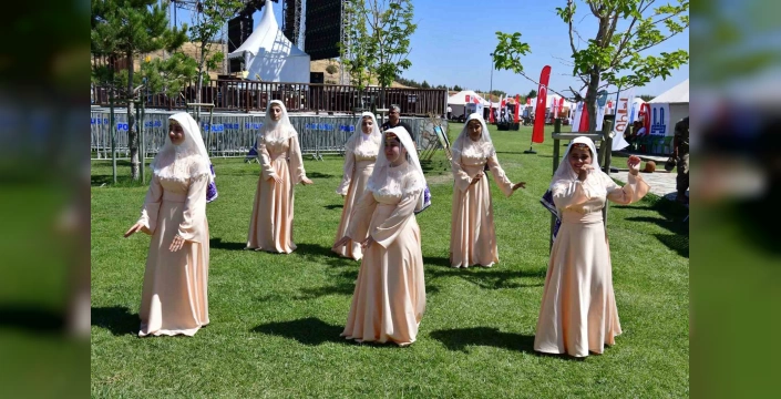 Ahlat'ta Malazgirt Zaferi etkinlikleri: Yoğun ilgi gören Ahıska Türkleri çadırı