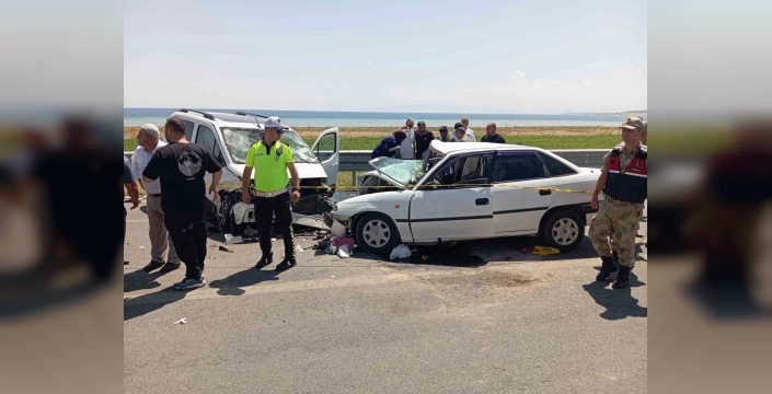 Ahlat'ta trafik kazası: 8 yaralı