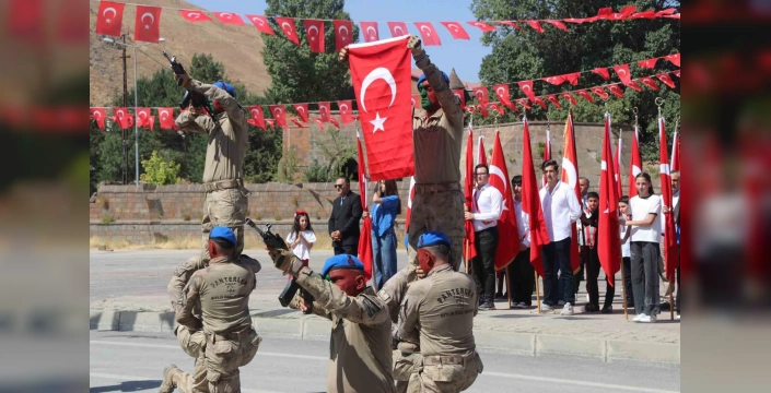 Bitlis'te 30 Ağustos Zafer Bayramı kutlandı