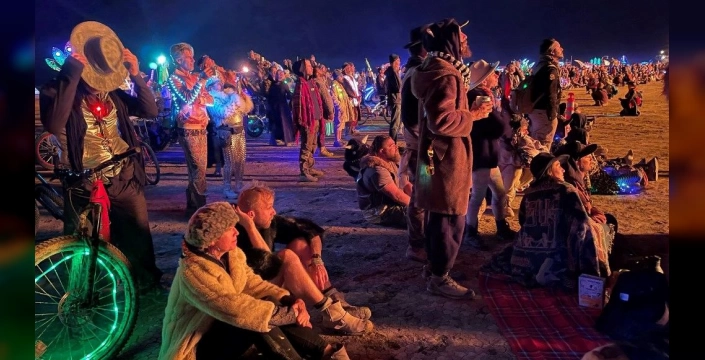 Burning Man festivalinde sürpriz doğum: Anne, hamileliğinden habersizdi