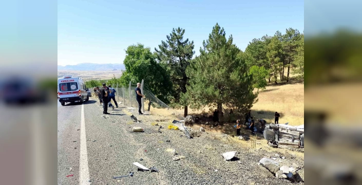 Elazığ'da kaza: Şarampole uçan araçta 3 yaralı