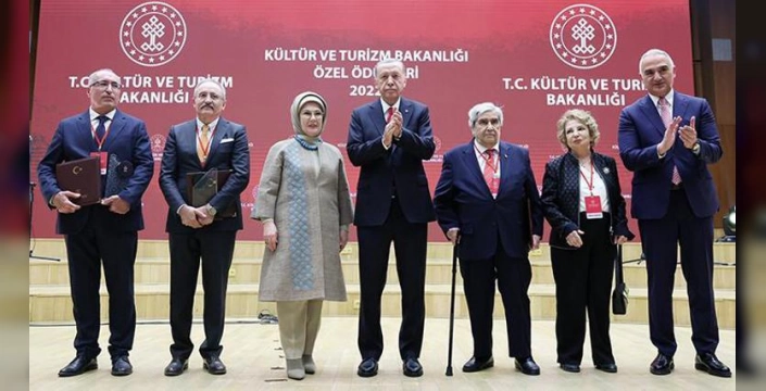 Erdoğan, Kültür ve Sanat Ödülleri Töreninde konuştu: 'Bin yıllık birikimimiz bizi ayakta tutuyor'