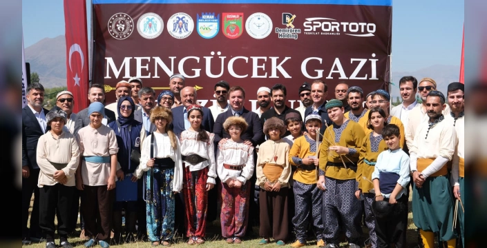 Erzincan’da Mengücek Melik Gazi Menzil Okçuluğu müsabakaları başladı