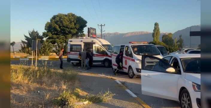 Erzincan'da trafik kazası: 2 yaralı