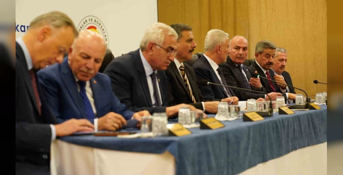 Erzurum'da iş dünyası temsilcileri Ticaret Bakanı Bolat'la bir araya geldi