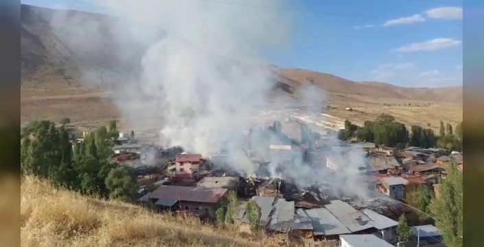 Erzurum'da yangın: 15 ev kullanılamaz hale geldi