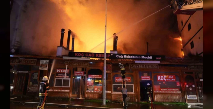 Erzurum'da yangın: Kongre Caddesi'ndeki kebapçılar alev alev