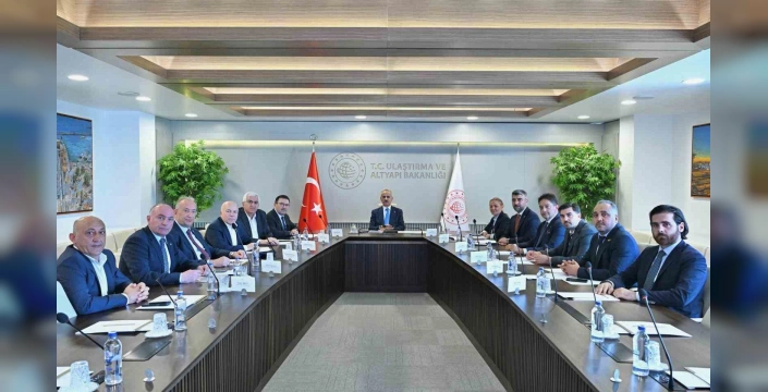 Erzurum heyeti, Bakan Uraloğlu ile görüştü: Ulaşım ve altyapı yatırımları masaya yatırıldı