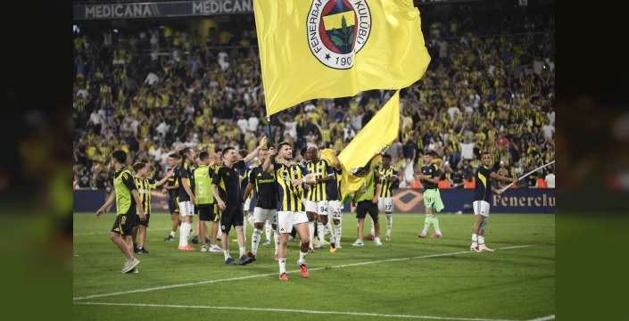 Fenerbahçe, Feyenoord'u 5-2 yenerek Şampiyonlar Ligi play-off turuna yükseldi