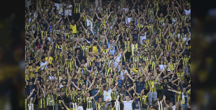 Fenerbahçe, Feyenoord'u 5-2 yenerek Şampiyonlar Ligi play-off turuna yükseldi