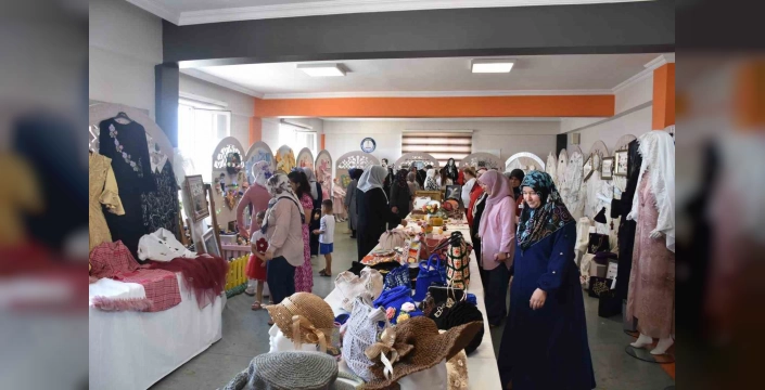 Gaziantep'te kadınların el emeği göz nuru ürünleri sergilendi