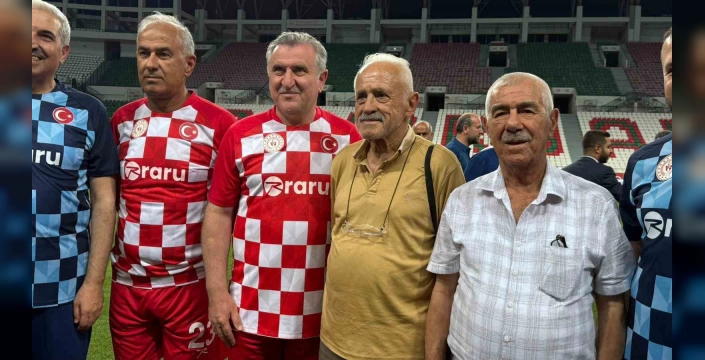 Gençlik ve Spor Bakanı Bak, Diyarbakır'da gösteri maçında yer aldı