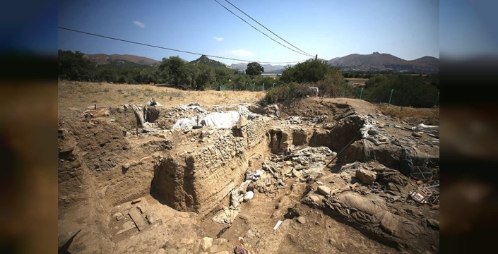 Gökçeada'da 8 bin 800 yıllık mimari yapılar bulundu