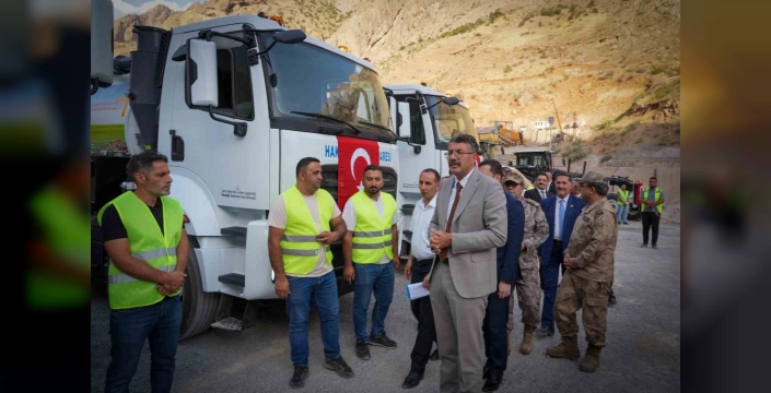 Hakkâri'ye 12 yeni iş makinesi: Köy yolları için büyük destek