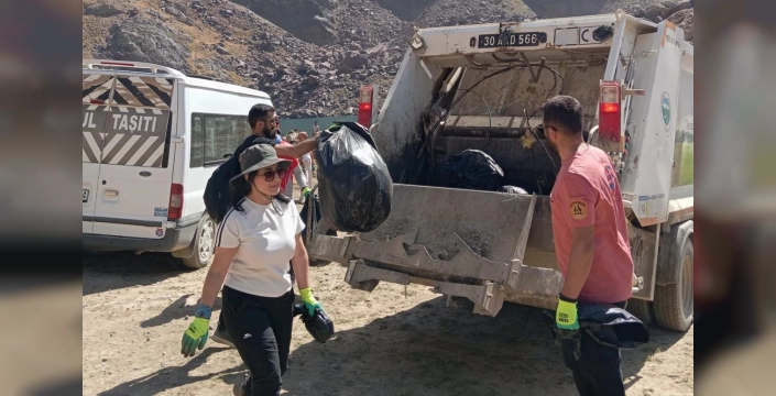 Hakkari'de çevre temizliği: Cilo Dağları'ndaki Sat Gölleri temizlendi