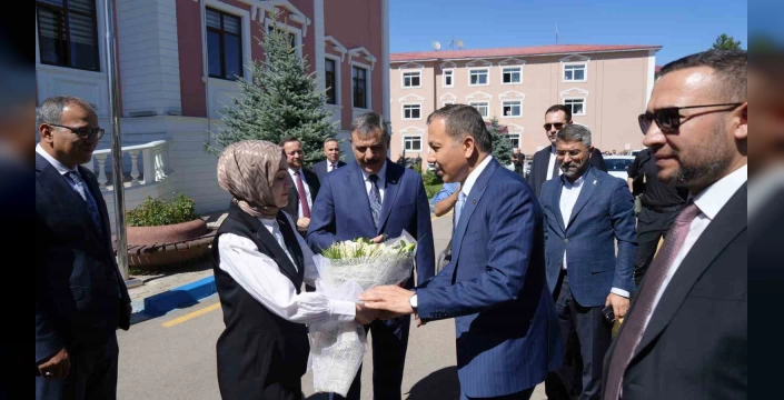 İçişleri Bakanı Yerlikaya Erzurum'da: Valiliği ziyaret etti