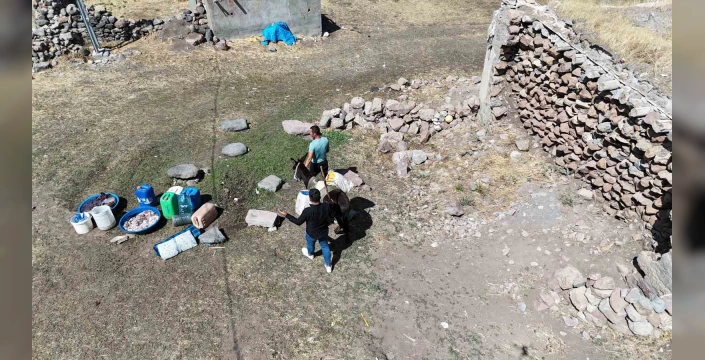 Iğdır'ın Asma köyünde 2025 yılında hala eşeklerle su taşınıyor