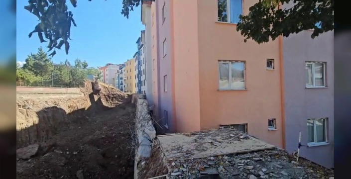 İspir'de heyelan paniği: 70 ev tahliye edildi