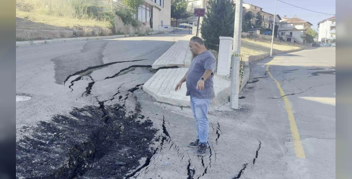 İspir'de heyelan sonrası 70 konut boşaltıldı