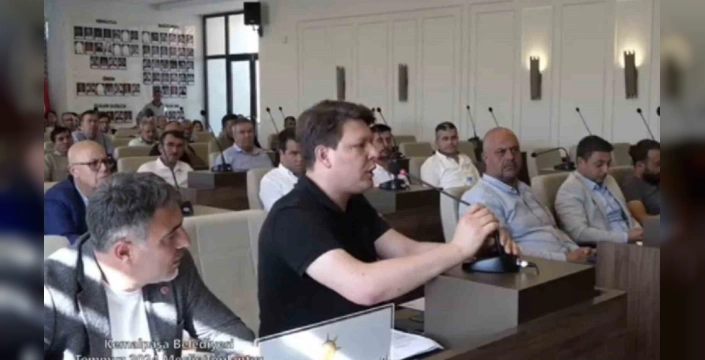 İzmir'de Siyasi Gerilim: Belediye Başkanı Türkmen'e Tepki
