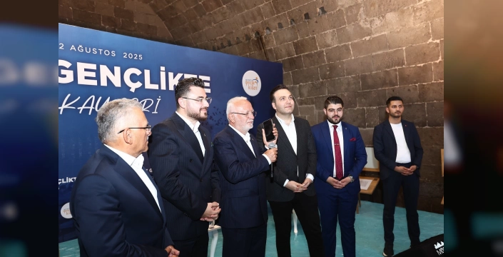 Kayseri'de gençlik buluşması: Cumhurbaşkanı Erdoğan'dan gençlere selam