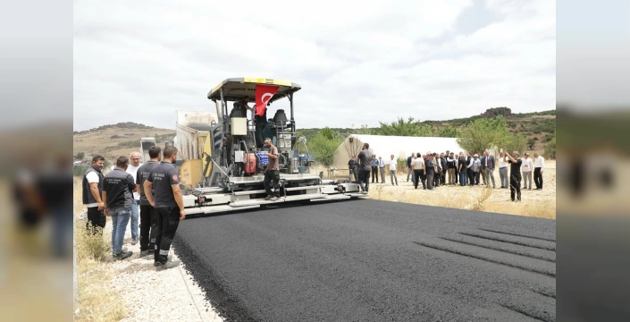 Kütahya'da köy yolları sıcak asfalta kavuştu