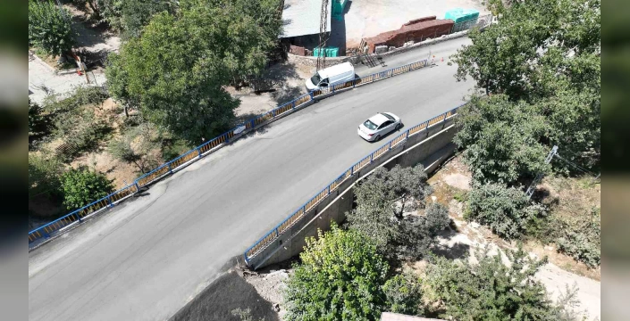 Malatya'da depremden etkilenen Konak Mahallesi'ndeki köprü ve yol yeniden hizmete açıldı