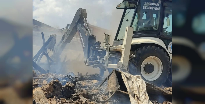 Malatya'da yangın: 10 küçükbaş hayvan telef oldu