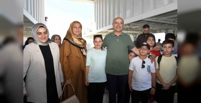 Malatya'da yetim çocuklar için feribot gezisi düzenlendi