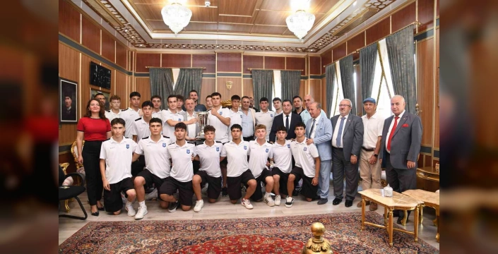 Manisa'da Büyük Kayıp: Semih Balaban, Ferdi Zeyrek'i andı, U17 Takımının Şampiyonluğunu Vefa Olarak Nitelendirdi