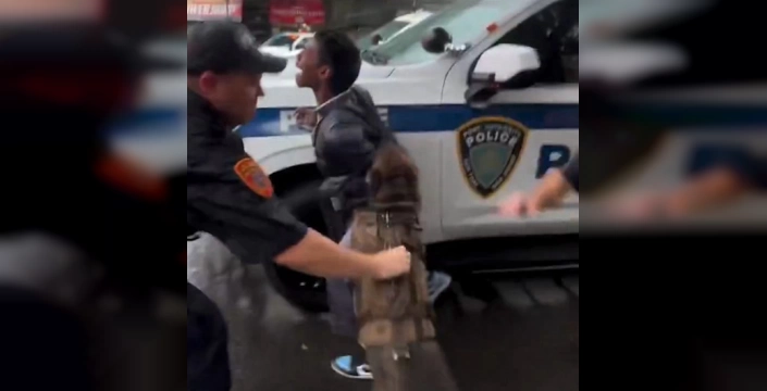 New York'ta polis memuru Didarul Islam'ın cenaze töreninde polis köpeği saldırısı